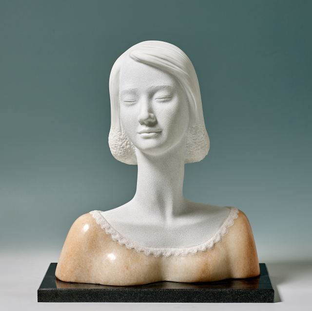 목이 긴 소녀 · A girl with a long neck