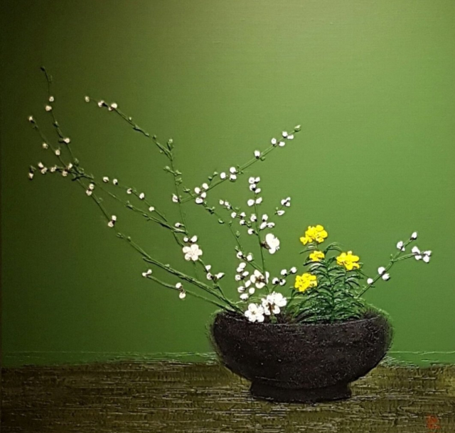 검정 수반위의 매화